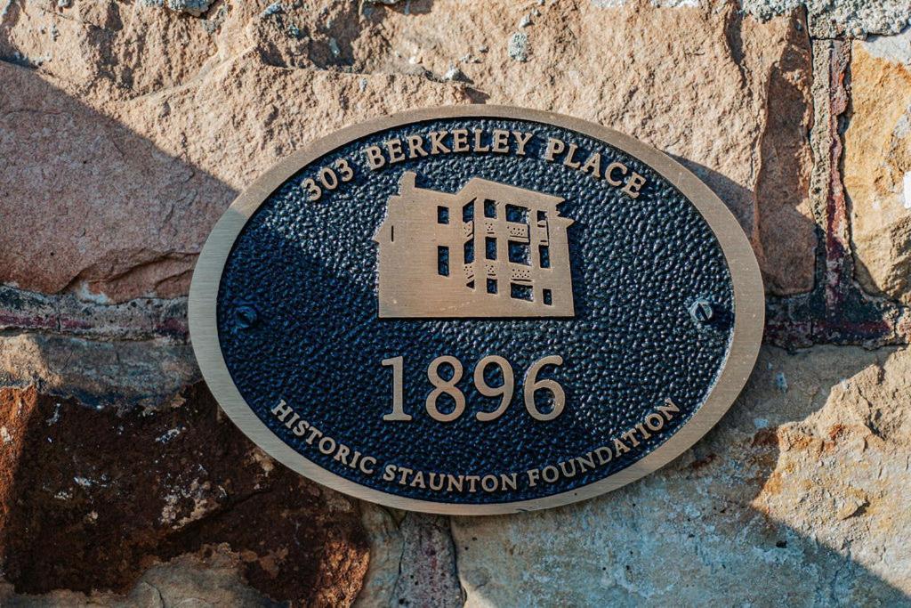 The Historic Berkeley Place Стонтон Номер фото